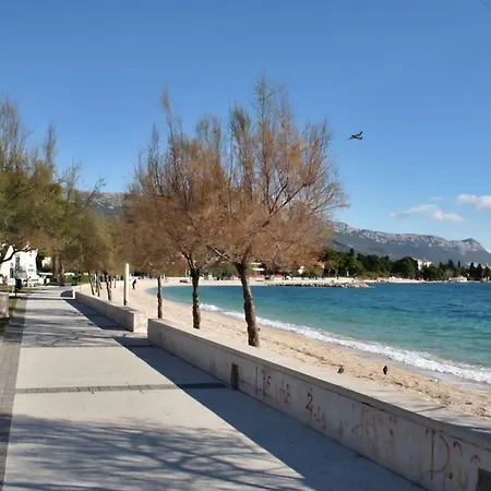 Dora * Kastela